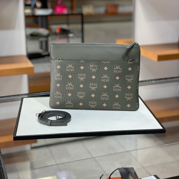 Price Mcm Pouch Black Clearance! Price Firm! MCM Sea Turtle Medium